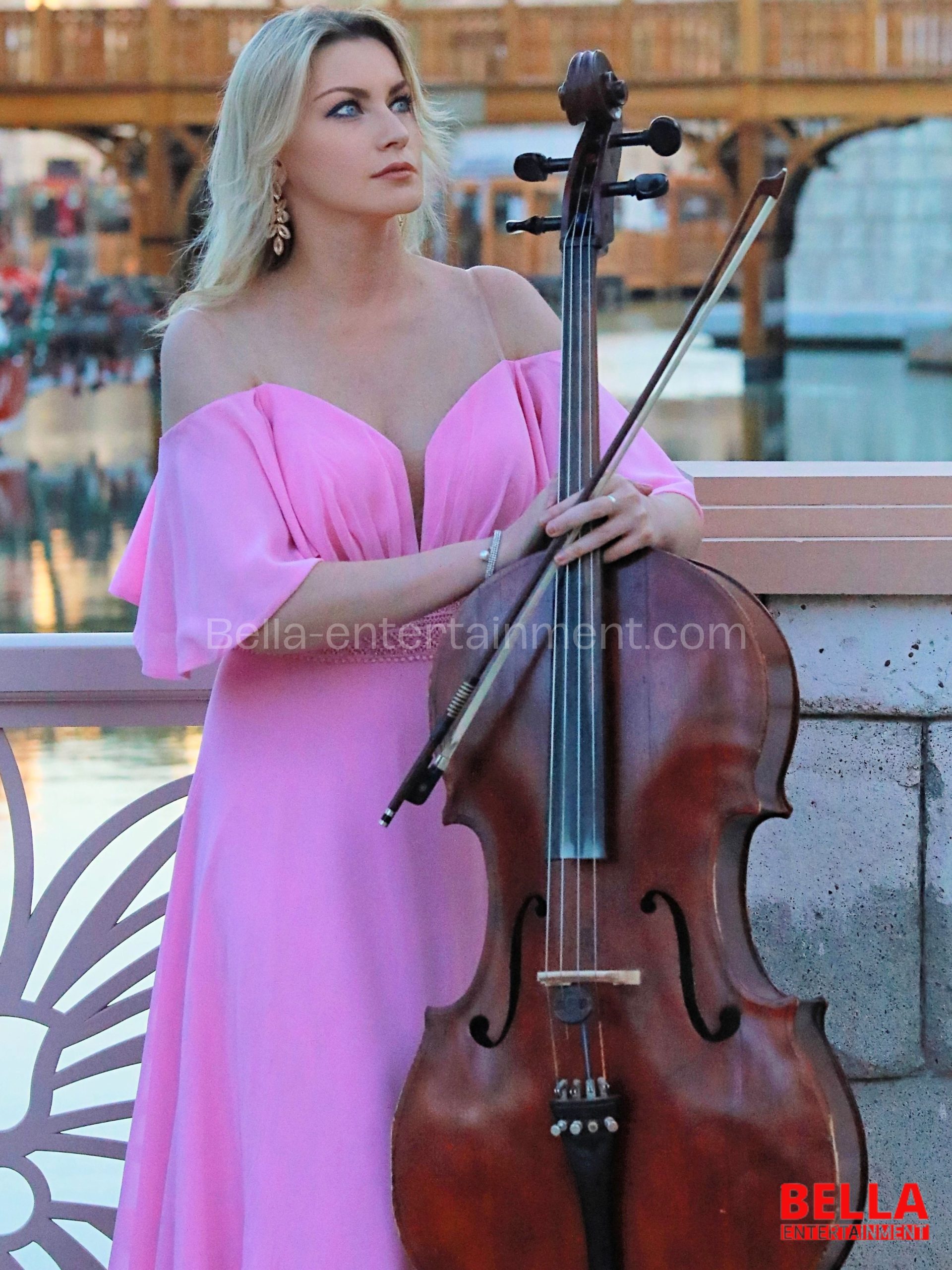 Hire Cellist Dubai, photo 1 Hire Cellist Dubai, photo 1